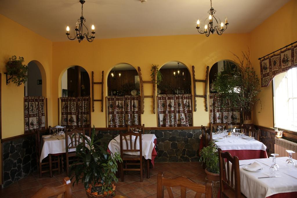 Hostal Restaurante Alto Rey Arroyo de las Fraguas Exterior foto