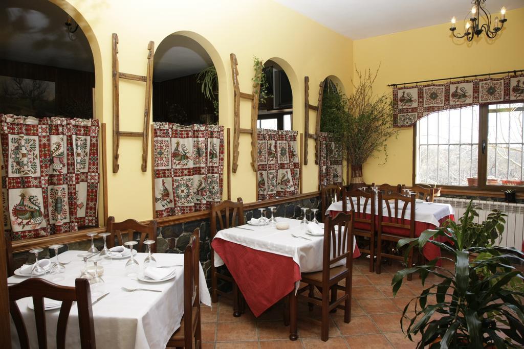Hostal Restaurante Alto Rey Arroyo de las Fraguas Exterior foto